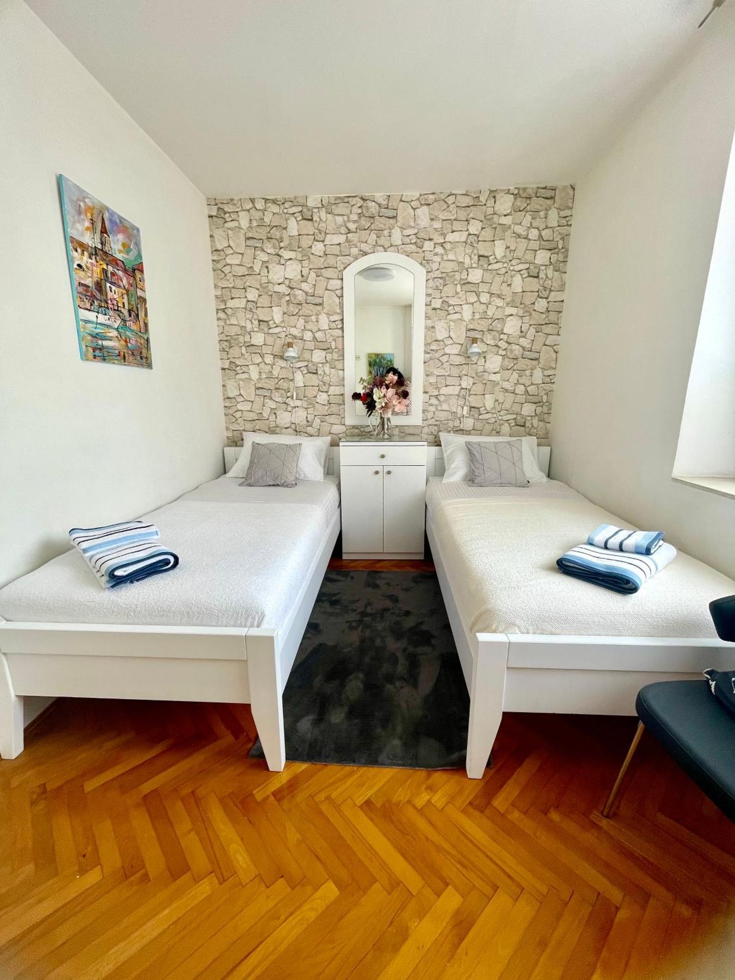 Dinka Old Town Apartment With Sea View Trogir Exterior foto